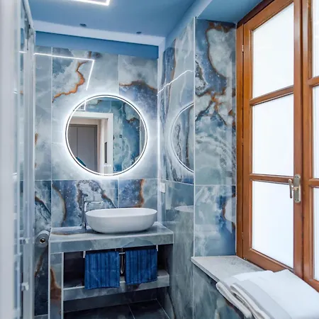 Luxury For Groups & Families In Center