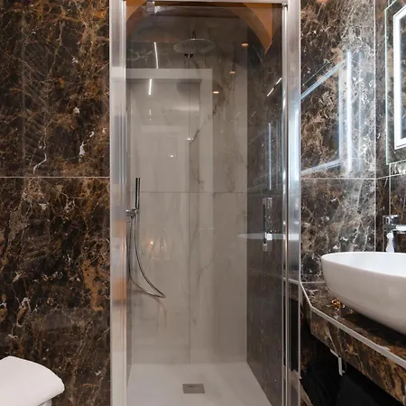 Luxury For Groups & Families In Center 都灵